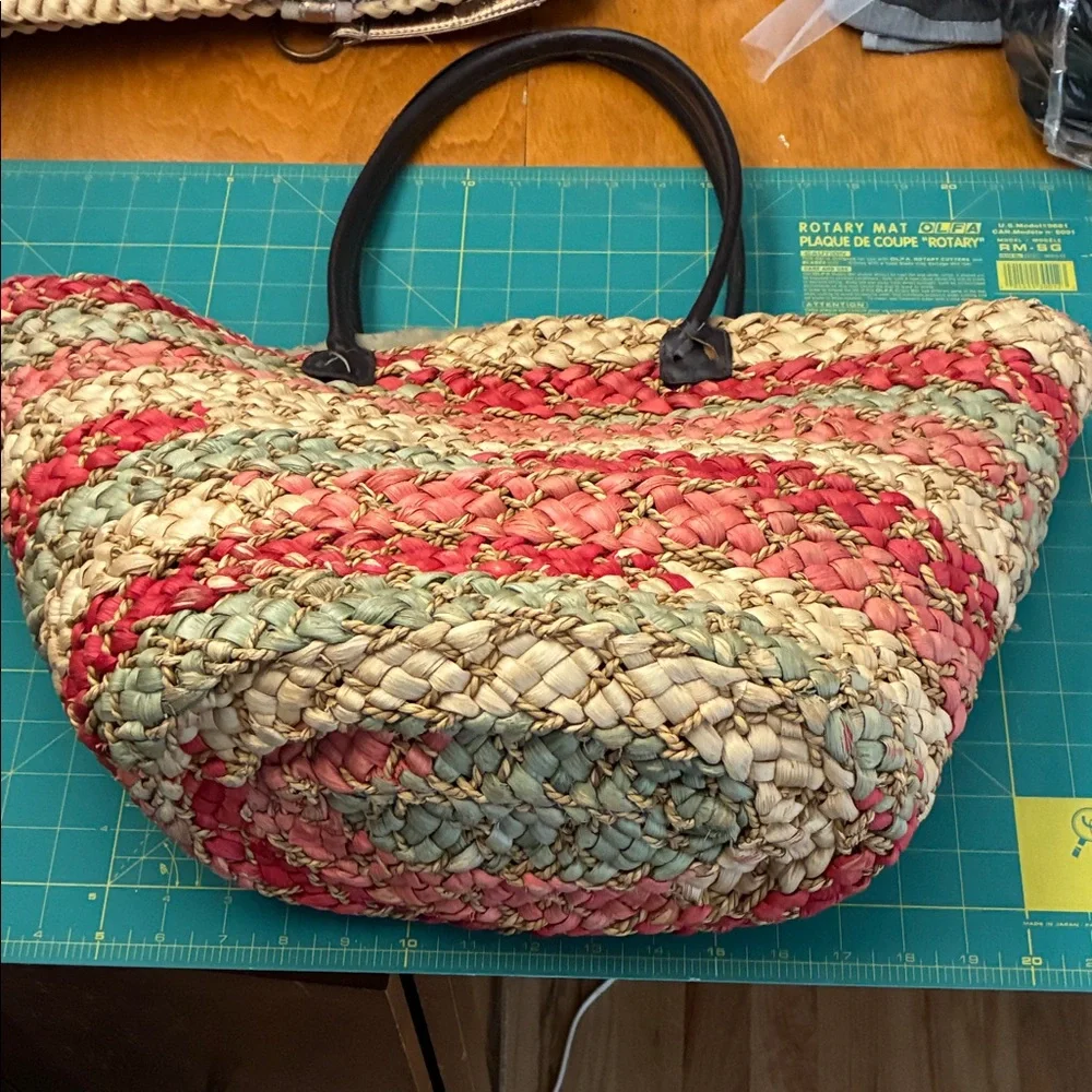 Beautify Beautique Vibrant Woven Tote Bag - Picture 5 of 8